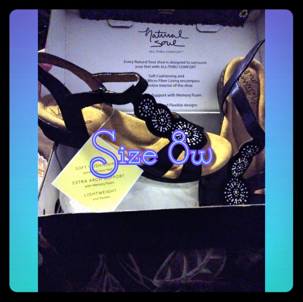 BNIB Natural Sole Leather Sandals Size 8